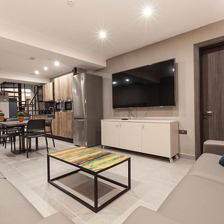 Charming,Comfortable And Centrally Located Group Accomodation Gzira Luaran gambar