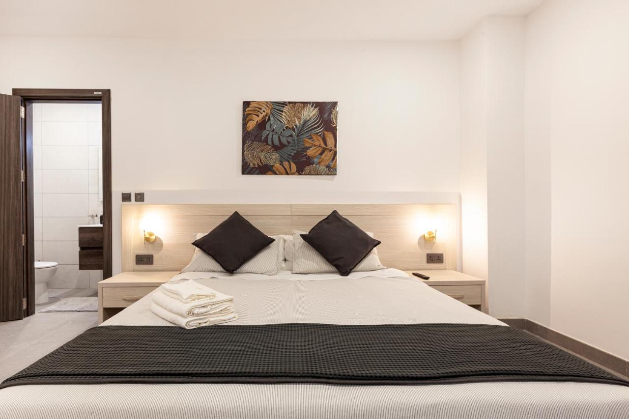 Charming,Comfortable And Centrally Located Group Accomodation Gzira Luaran gambar