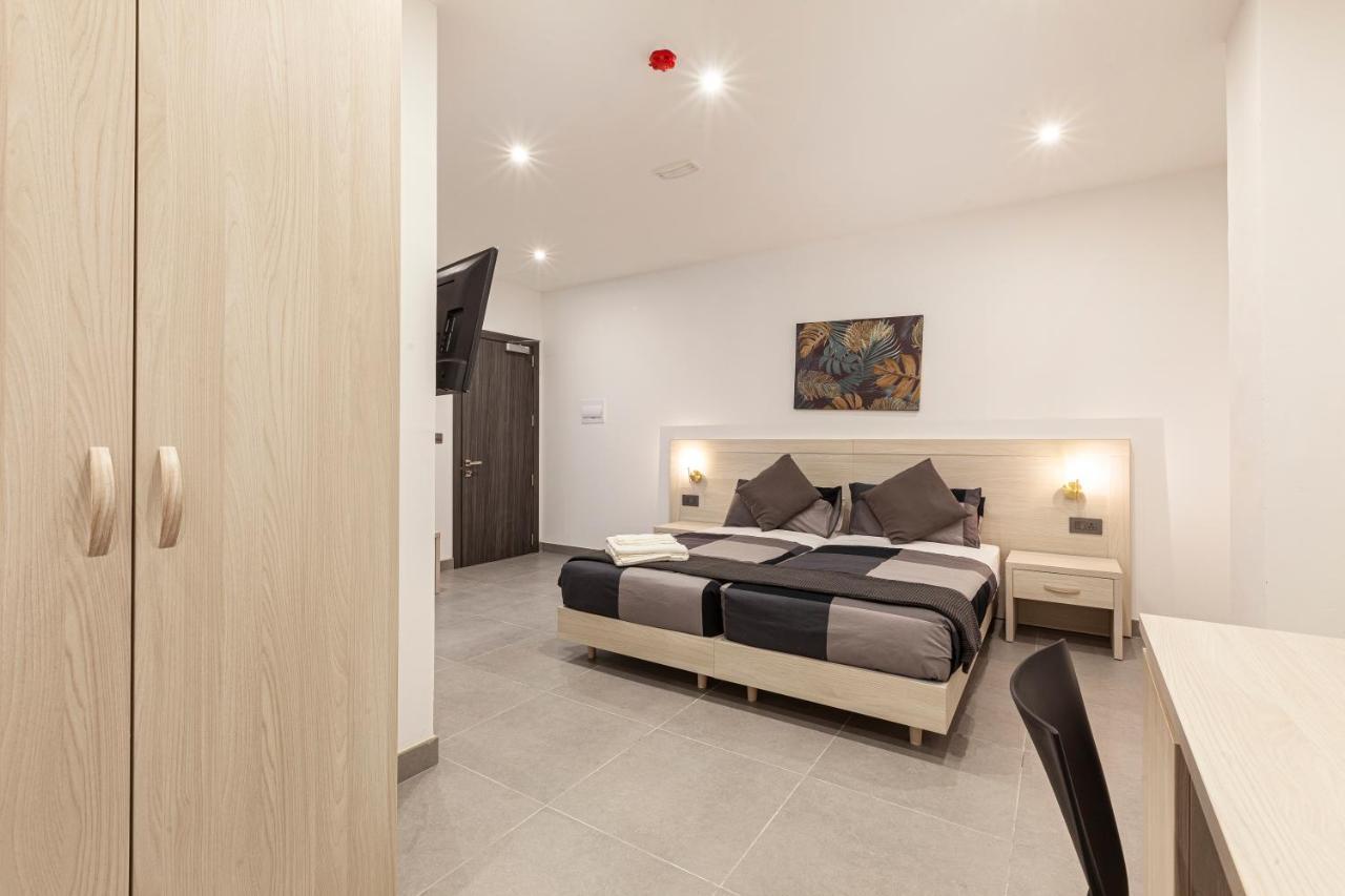 Charming,Comfortable And Centrally Located Group Accomodation Gzira Luaran gambar