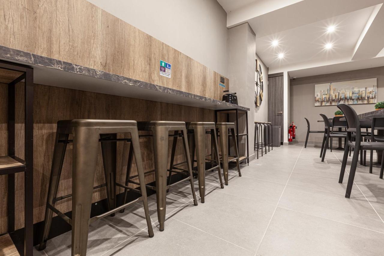 Charming,Comfortable And Centrally Located Group Accomodation Gzira Luaran gambar