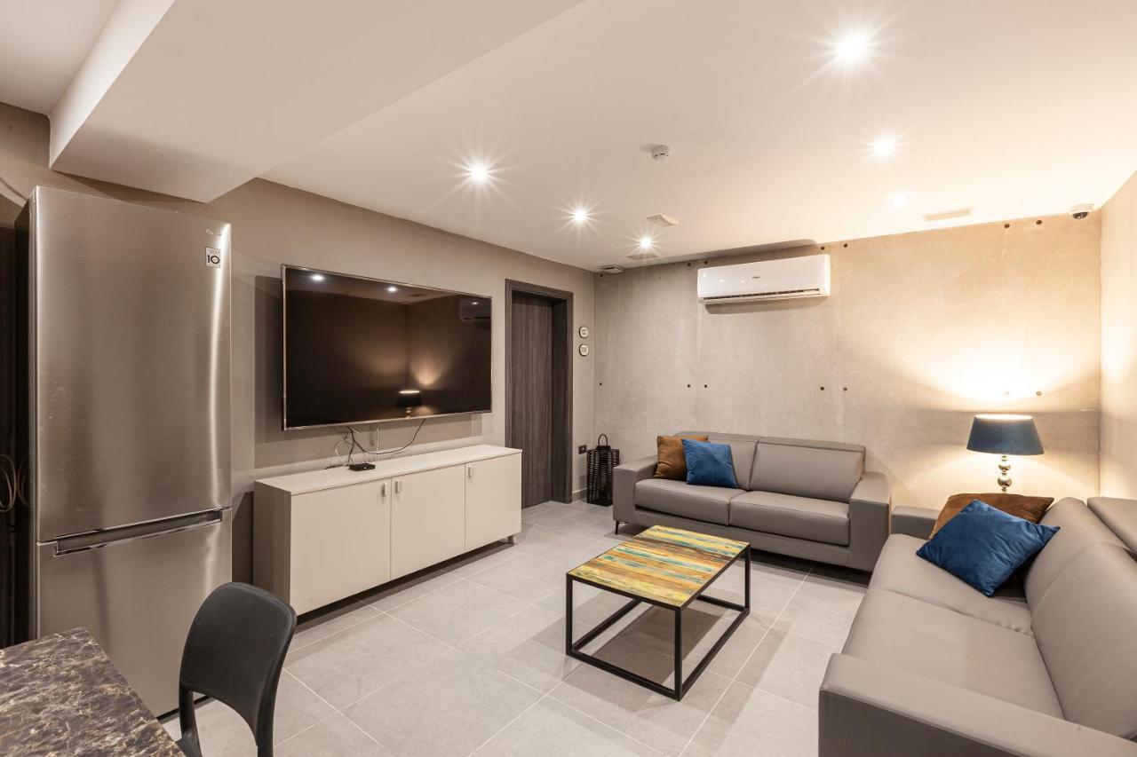 Charming,Comfortable And Centrally Located Group Accomodation Gzira Luaran gambar