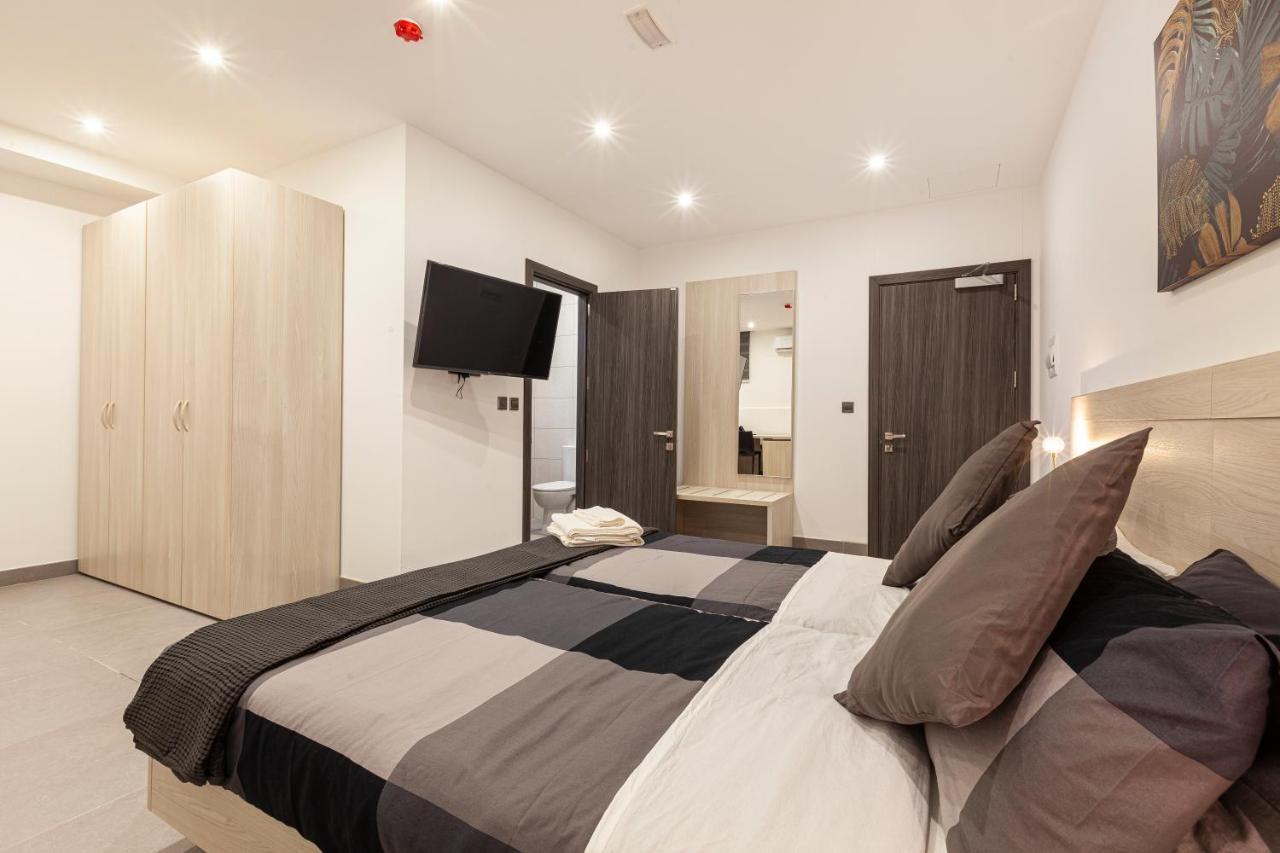 Charming,Comfortable And Centrally Located Group Accomodation Gzira Luaran gambar