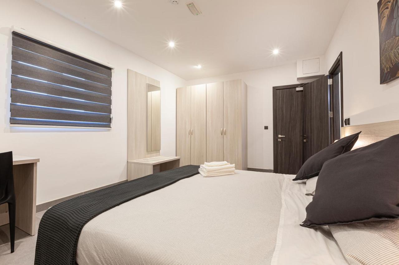 Charming,Comfortable And Centrally Located Group Accomodation Gzira Luaran gambar