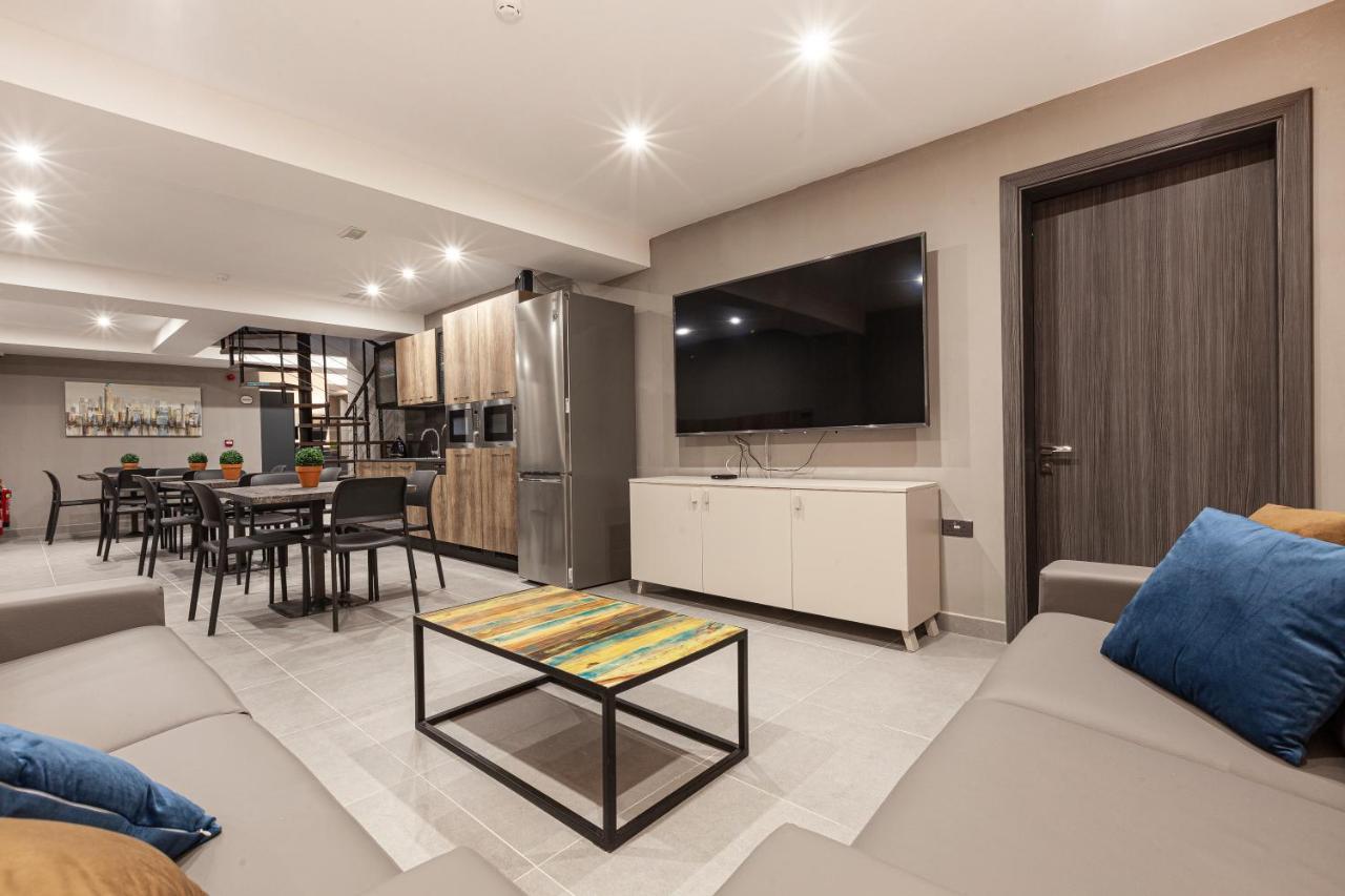 Charming,Comfortable And Centrally Located Group Accomodation Gzira Luaran gambar